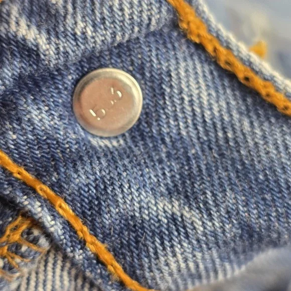 Vintage Levis 501 Jeans Mens 40x30 Denim Medium Wash Button Fly Made USA 90s